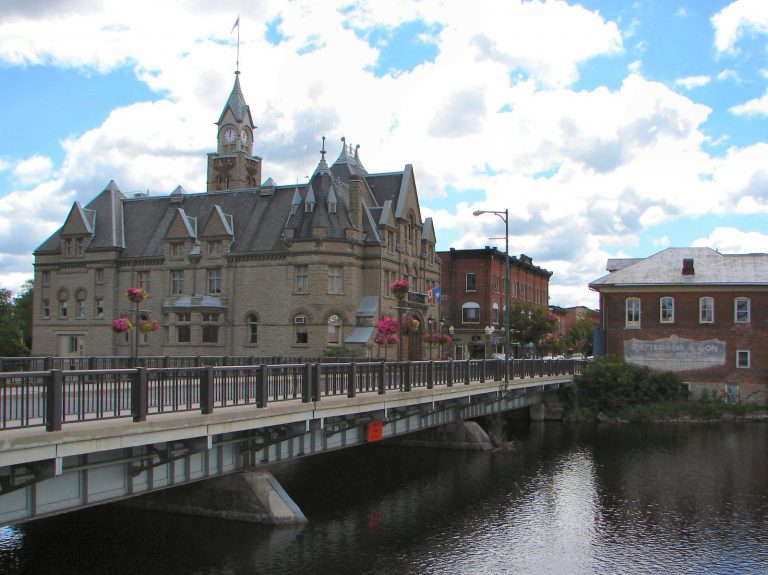 Carleton Place along the Mississippi River, the waterway that drives local humidity and mold risk