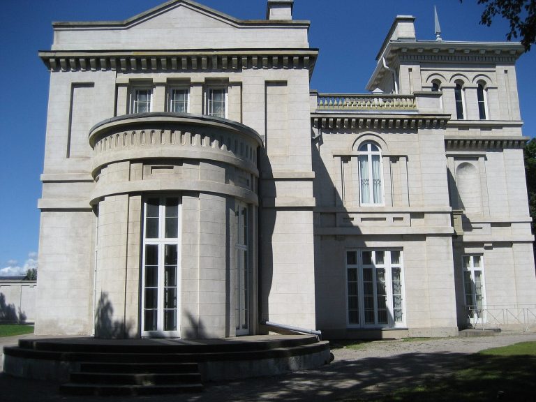 Dundurn Castle, a Hamilton heritage landmark, in the area where Mold Busters offers free virtual mold inspections