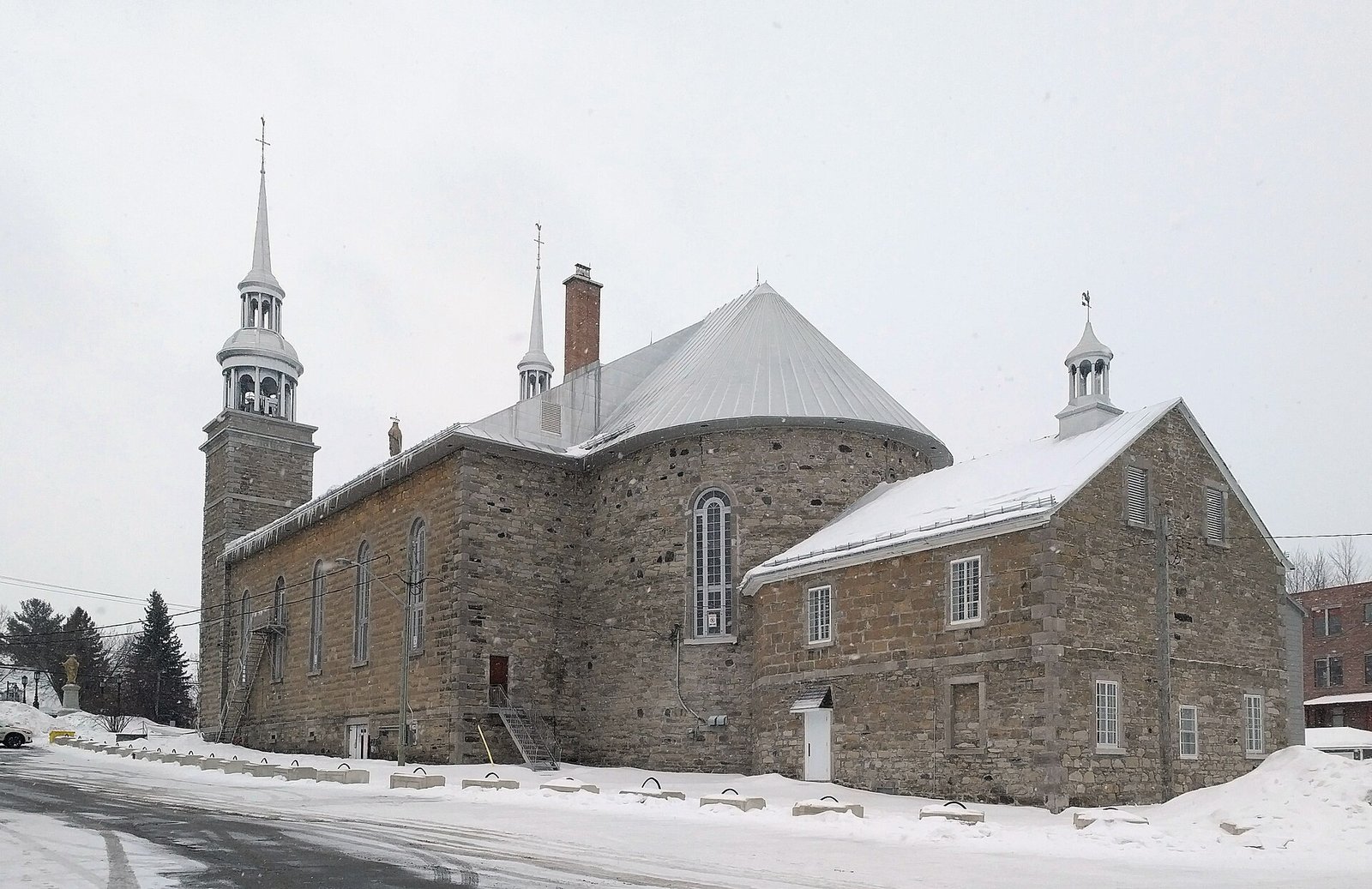 The historic Eglise Sainte-Rose-de-Lima church in the Sainte-Rose sector of Laval, served by Mold Busters' local mold inspectors